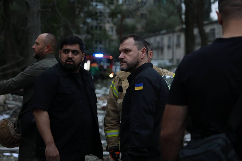 Міністр внутрішніх справ України Ігор Клименко на місці удару рф по Києву. Міністр внутрішніх справ України Ігор Клименко на місці удару рф по Києву.