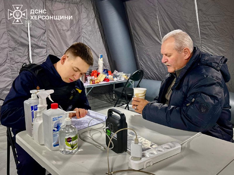 На Херсонщині функціонують додаткові Пункти незламності ДСНС
Після масованих російських атак у Херсоні... На Херсонщині функціонують додаткові Пункти незламності ДСНС
Після масованих російських атак у Херсоні...