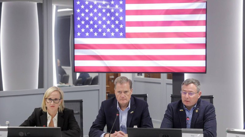 🇺🇸 Мав честь зустрітися у Києві з двопартійною делегацією Конгресу США на чолі з членами Палати представників Майклом Тернером та Євгеном Віндманом. 🇺🇸 Мав честь зустрітися у Києві з двопартійною делегацією Конгресу США на чолі з членами Палати представників Майклом Тернером та Євгеном Віндманом.
