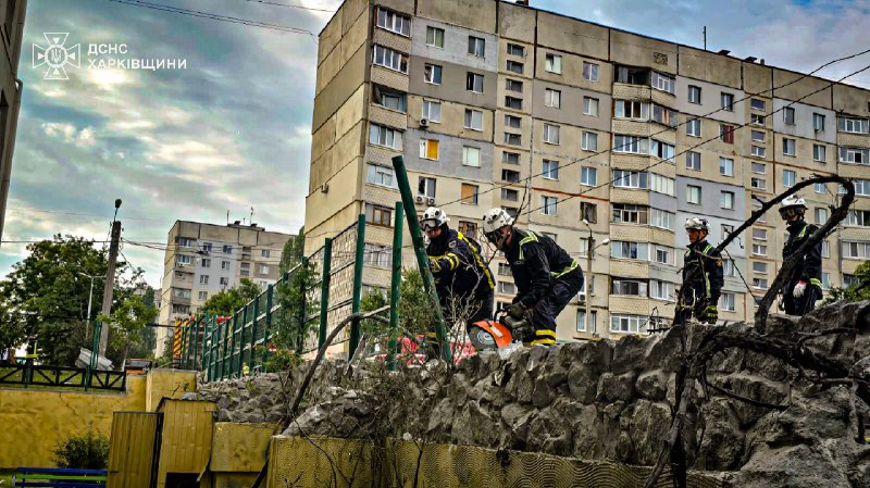 ❗У Харкові рятувальники деблокували з-під завалів тіло загиблої жінки. Таким чином кількість загиблих внаслідок... ❗У Харкові рятувальники деблокували з-під завалів тіло загиблої жінки. Таким чином кількість загиблих внаслідок...
