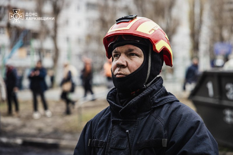📍У Харкові рятувальники проводили аварійно-відновлювальні роботи після російських обстрілів в Основ’янському та Слобідському районах 📍У Харкові рятувальники проводили аварійно-відновлювальні роботи після російських обстрілів в Основ’янському та Слобідському районах