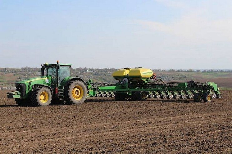 🚜 Аграрії Чернігівщини працюють попри обстріли та труднощі.
На початок жовтня в області намолотили вже трохи... 🚜 Аграрії Чернігівщини працюють попри обстріли та труднощі.
На початок жовтня в області намолотили вже трохи...