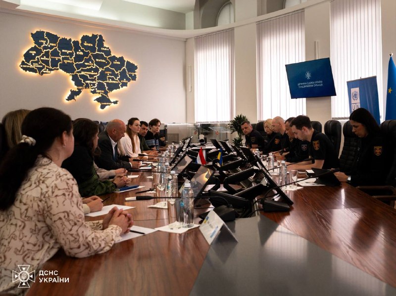 Рятувальники ДСНС отримали 25 навчальних медичних наборів із надання домедичної допомоги за підтримки ПРООН та Уряду Нідерландів Рятувальники ДСНС отримали 25 навчальних медичних наборів із надання домедичної допомоги за підтримки ПРООН та Уряду Нідерландів