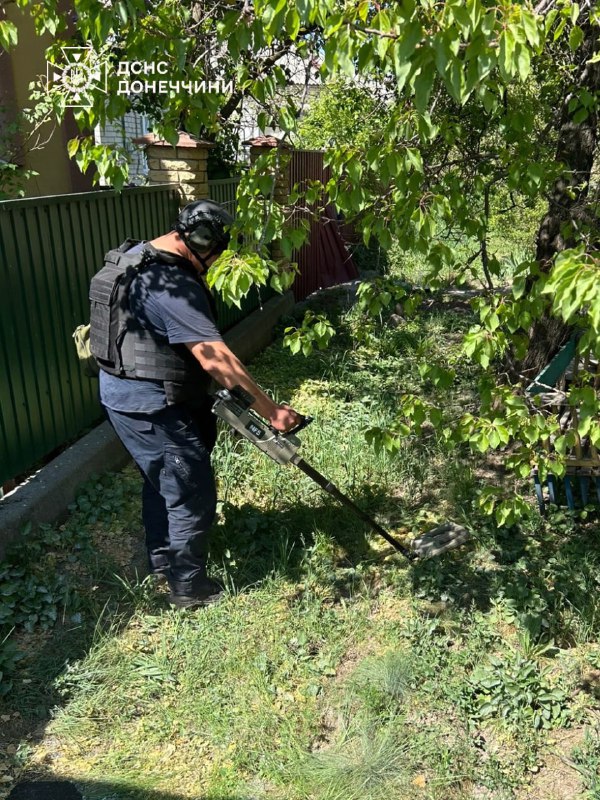 #Донеччина: внаслідок обстрілу виникли пожежі, рятувальники евакуювали людей із палаючих будинків #Донеччина: внаслідок обстрілу виникли пожежі, рятувальники евакуювали людей із палаючих будинків