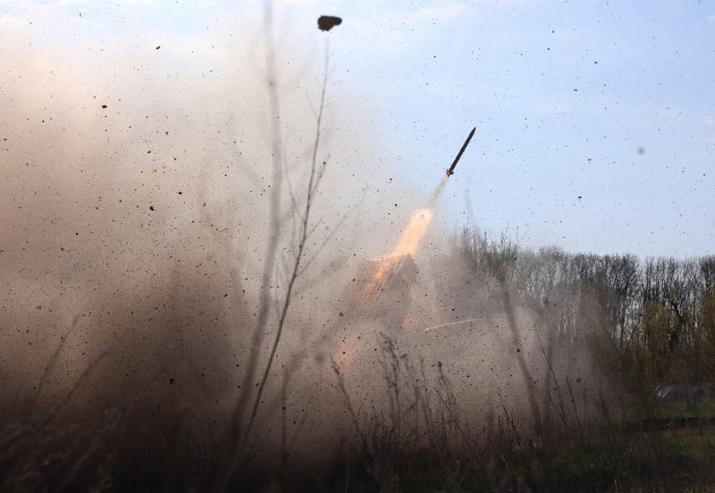 Головне на Луганщині:
📌Противник має значну артилерійську підтримку на нашій ділянці фронту Головне на Луганщині:
📌Противник має значну артилерійську підтримку на нашій ділянці фронту