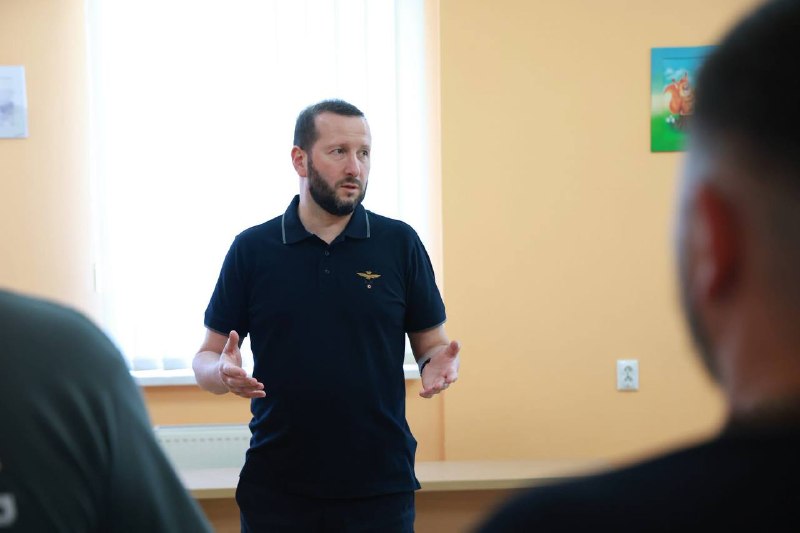 Відвідав Державне експериментальне протезно-ортопедичне підприємство. Відвідав Державне експериментальне протезно-ортопедичне підприємство.