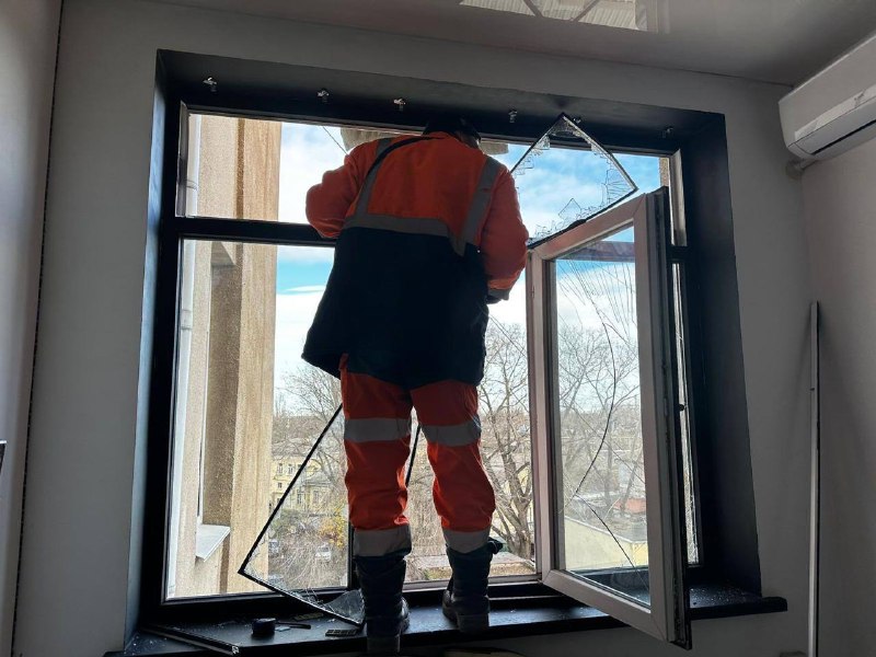 ❗️Продовжуємо працювати над ліквідацією наслідків ворожої атаки та підтримкою людей. ❗️Продовжуємо працювати над ліквідацією наслідків ворожої атаки та підтримкою людей.