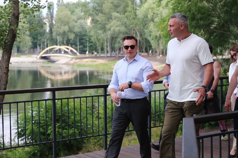 У столиці створили новий простір для прогулянок і відпочинку киян та гостей міста. У столиці створили новий простір для прогулянок і відпочинку киян та гостей міста.