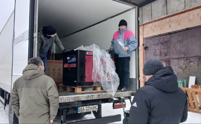 У цей скрутний час Луганщина разом із Київщиною – до Славутича передали п’ять потужних генераторів У цей скрутний час Луганщина разом із Київщиною – до Славутича передали п’ять потужних генераторів