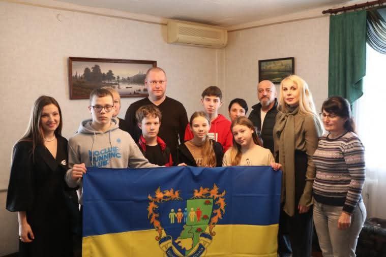 Родині з Білокуракинщини придбали будинок у Полтавській громаді
За державною програмою придбання житла для дитячих будинків сімейного типу Родині з Білокуракинщини придбали будинок у Полтавській громаді
За державною програмою придбання житла для дитячих будинків сімейного типу
