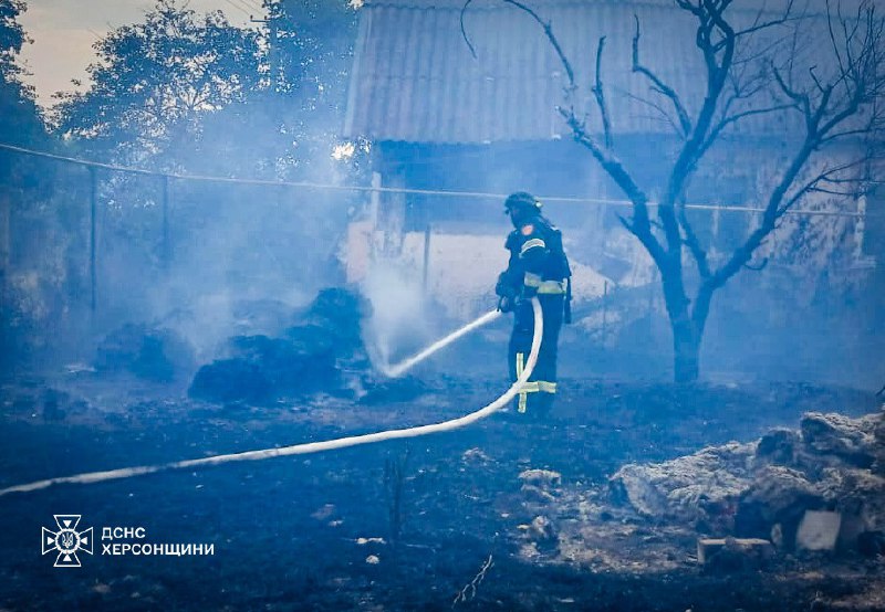 ‼️Херсонщина під обстрілами: російські війська атакували населені пункти області — горіли приватний житловий будинок ‼️Херсонщина під обстрілами: російські війська атакували населені пункти області — горіли приватний житловий будинок