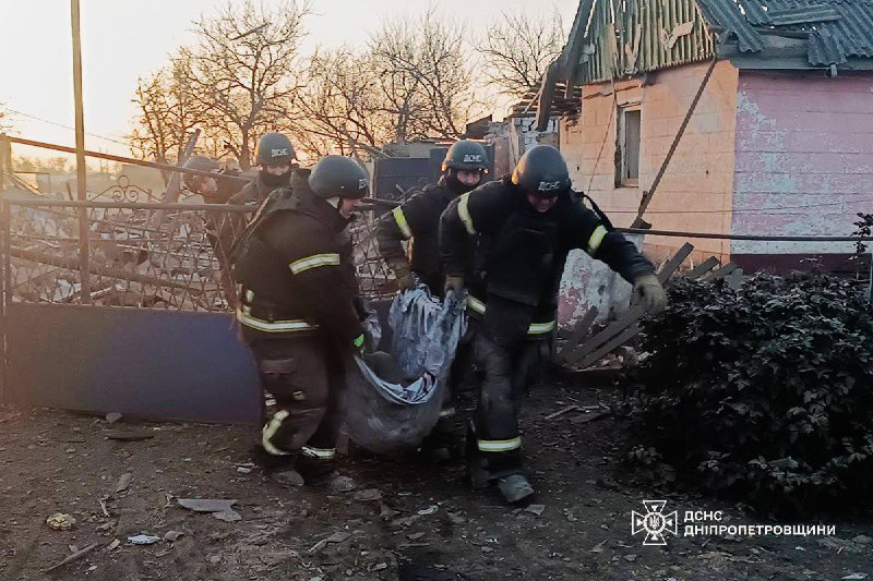 🔥Дніпропетровщина: внаслідок російської атаки загинув чоловік
Вночі росіяни атакували три райони області. 🔥Дніпропетровщина: внаслідок російської атаки загинув чоловік
Вночі росіяни атакували три райони області.
