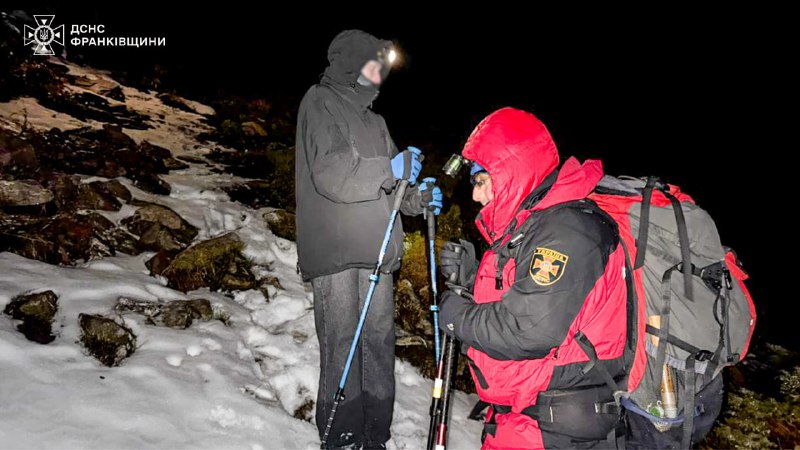 На Івано-Франківщині гірські рятувальники розшукали туристів, які заблукали поблизу гори Говерла
Мешканець Києва, 2002 р.н На Івано-Франківщині гірські рятувальники розшукали туристів, які заблукали поблизу гори Говерла
Мешканець Києва, 2002 р.н