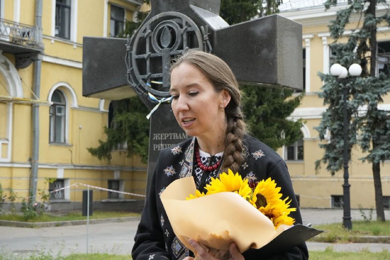 БІЛЬ, ЯКИЙ НІКОЛИ НЕ БУДЕ ЗАГОЄНИЙ: УІНП ВШАНУВАВ ПАМʼЯТЬ ЖЕРТВ ДЕПОРТАЦІЇ БІЛЬ, ЯКИЙ НІКОЛИ НЕ БУДЕ ЗАГОЄНИЙ: УІНП ВШАНУВАВ ПАМʼЯТЬ ЖЕРТВ ДЕПОРТАЦІЇ
