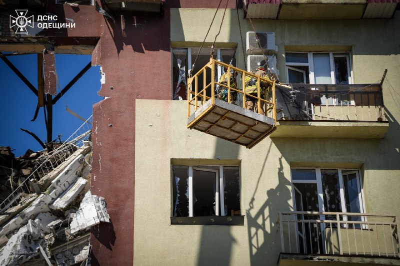 ‼️В Одесі завершені аварійно-рятувальні роботи на місцях ворожої атаки
На жаль, внаслідок обстрілів загинули 3 людини, серед них – 1 дитина ‼️В Одесі завершені аварійно-рятувальні роботи на місцях ворожої атаки
На жаль, внаслідок обстрілів загинули 3 людини, серед них – 1 дитина