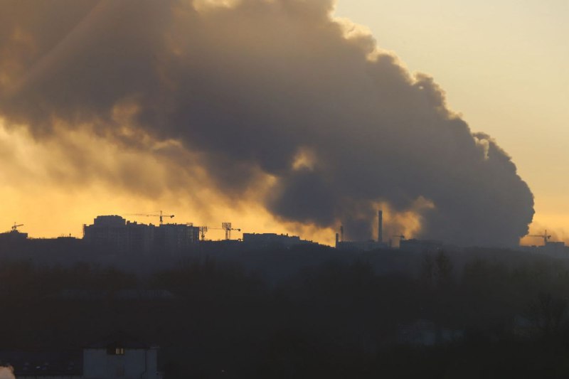 Через сильне задимлення, яке було у Львові внаслідок нічної атаки ворога, фахівці Львівського обласного центру... Через сильне задимлення, яке було у Львові внаслідок нічної атаки ворога, фахівці Львівського обласного центру...