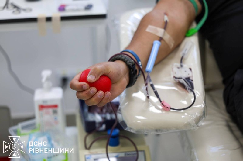 Понад 10 літрів крові для поранених воїнів ЗСУ здали рівненські рятувальники! Понад 10 літрів крові для поранених воїнів ЗСУ здали рівненські рятувальники!