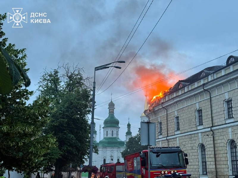 #Київ: попередньо 4 людини загинули, ще 25 постраждали, з них 2 дитини, через російську масовану атаку по місту #Київ: попередньо 4 людини загинули, ще 25 постраждали, з них 2 дитини, через російську масовану атаку по місту
