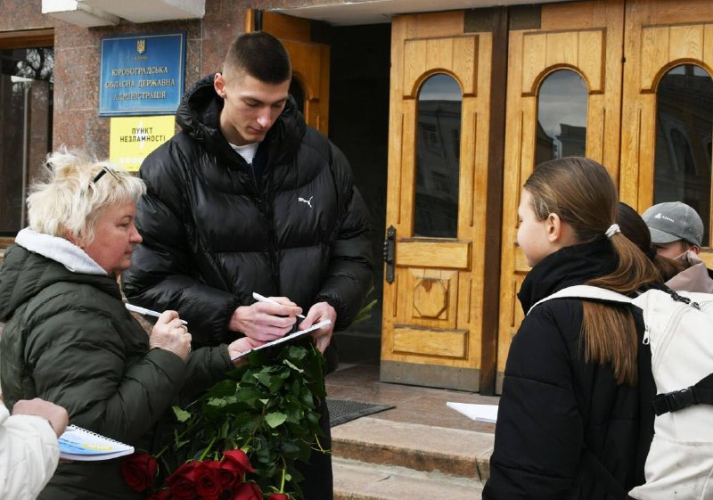 Сьогодні мав приємну нагоду зустрітися з нашим земляком, чемпіоном світу Олегом Дорощуком. Сьогодні мав приємну нагоду зустрітися з нашим земляком, чемпіоном світу Олегом Дорощуком.