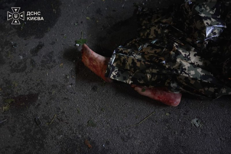 #Київ: у Деснянському районі внаслідок російської атаки, попередньо, одна людина загинула та 8 постраждали! #Київ: у Деснянському районі внаслідок російської атаки, попередньо, одна людина загинула та 8 постраждали!