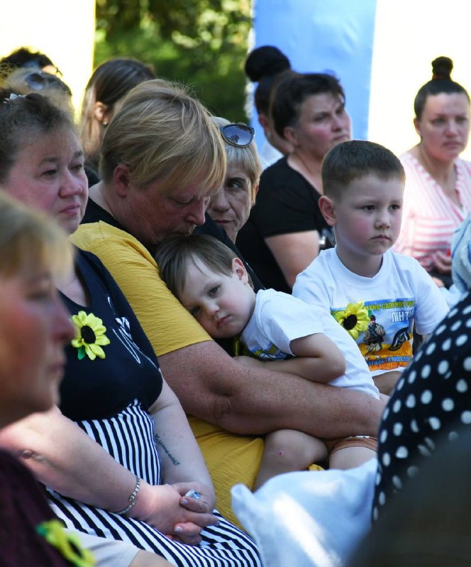 Разом із долинчанами вшанували світлу пам’ять Захисників і Захисниць України, які віддали свої життя за свободу Разом із долинчанами вшанували світлу пам’ять Захисників і Захисниць України, які віддали свої життя за свободу