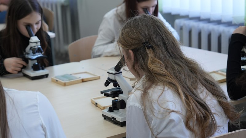 У Коростишівському ліцеї імені Густава Олізара запрацював сучасний безбар’єрний освітній простір, адаптований до вимог Нової української школи. У Коростишівському ліцеї імені Густава Олізара запрацював сучасний безбар’єрний освітній простір, адаптований до вимог Нової української школи.