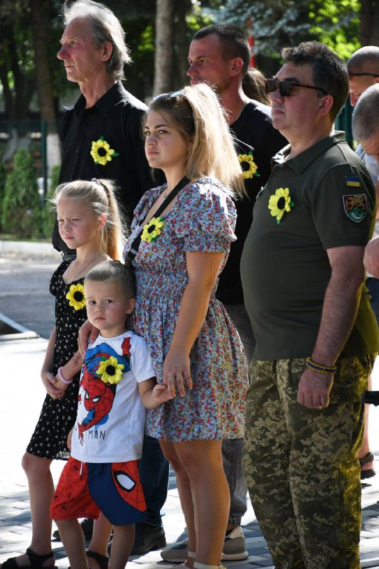 Разом із долинчанами вшанували світлу пам’ять Захисників і Захисниць України, які віддали свої життя за свободу Разом із долинчанами вшанували світлу пам’ять Захисників і Захисниць України, які віддали свої життя за свободу