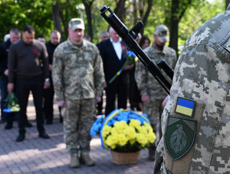 Сьогодні – 80 років перемоги над нацизмом у Другій світовій війні.
Перемоги, якої б не було без України Сьогодні – 80 років перемоги над нацизмом у Другій світовій війні.
Перемоги, якої б не було без України