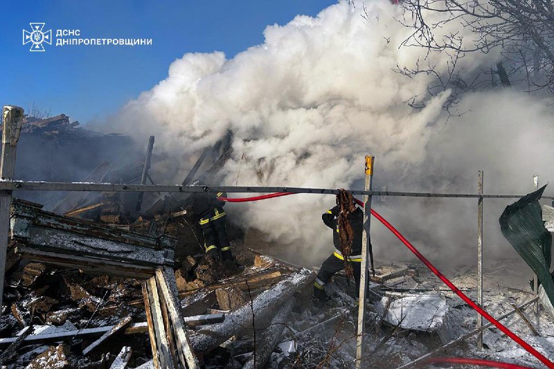 #Дніпропетровщина: внаслідок атаки росіян постраждали четверо людей
Протягом дня під російськими ударами перебували декілька районів області. #Дніпропетровщина: внаслідок атаки росіян постраждали четверо людей
Протягом дня під російськими ударами перебували декілька районів області.