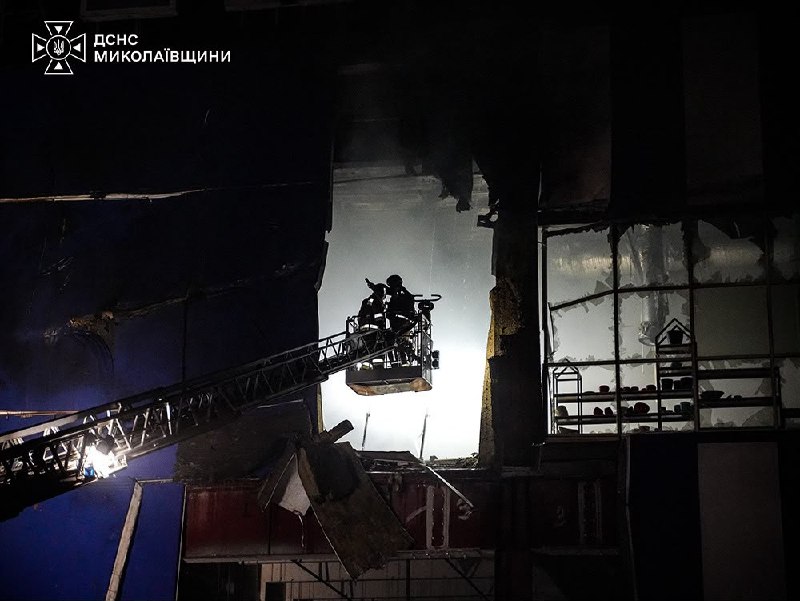 Цієї ночі в Кам’янському на Дніпровщині росіяни вдарили по цивільному підприємству Цієї ночі в Кам’янському на Дніпровщині росіяни вдарили по цивільному підприємству