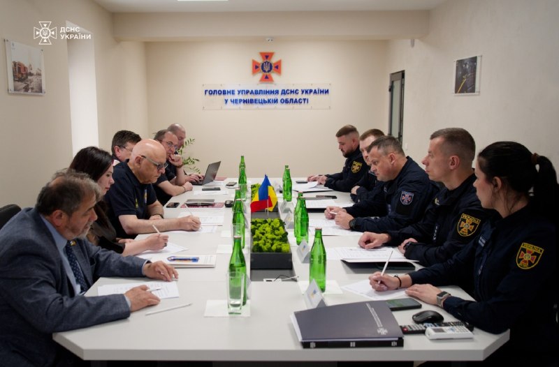 У Чернівцях відбулася двостороння зустріч представників Державної служби України з надзвичайних ситуацій та Міністерства внутрішніх справ Румунії У Чернівцях відбулася двостороння зустріч представників Державної служби України з надзвичайних ситуацій та Міністерства внутрішніх справ Румунії