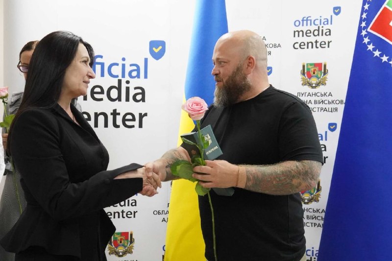 До Дня працівників освіти нагородив педагогів Луганщини обласними відзнаками До Дня працівників освіти нагородив педагогів Луганщини обласними відзнаками