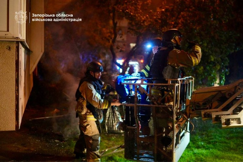 Наразі триває рятувальна операція після влучання в багатоповерхівку Наразі триває рятувальна операція після влучання в багатоповерхівку