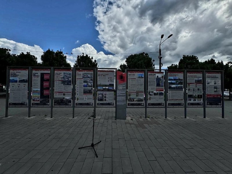Пам’ять про оборонців Луганського аеропорту має бути вшанована окремою датою – у Києві відкрили тематичну виставку Пам’ять про оборонців Луганського аеропорту має бути вшанована окремою датою – у Києві відкрили тематичну виставку