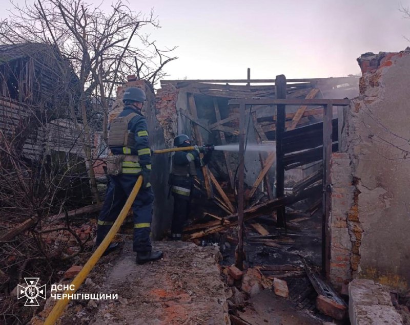 Чернігівщина знову під російською атакою
Протягом доби росія вкотре завдала ударів по населених пунктах Чернігівської області Чернігівщина знову під російською атакою
Протягом доби росія вкотре завдала ударів по населених пунктах Чернігівської області