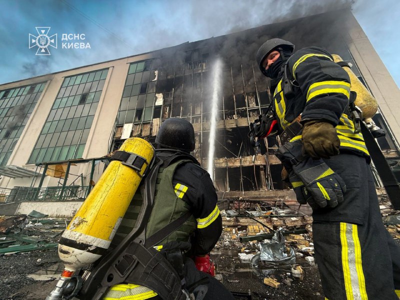 #Київ: у ніч на 10 червня столиця зазнала чергової масованої російської атаки #Київ: у ніч на 10 червня столиця зазнала чергової масованої російської атаки