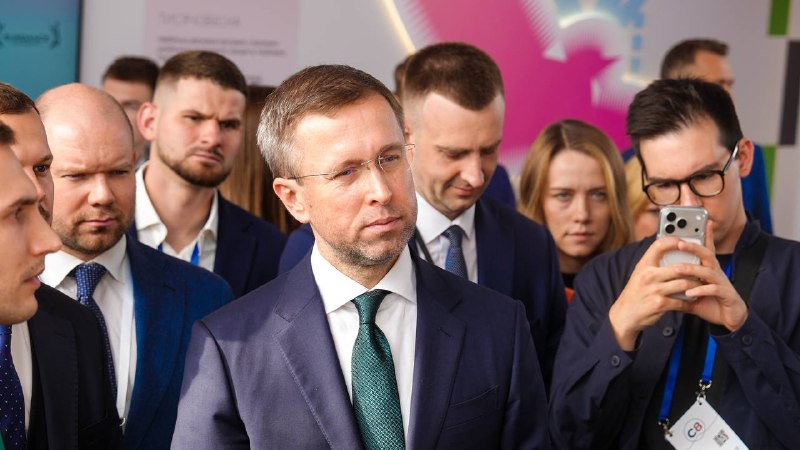 Продовжуємо роботу на саміті C8 — Карпатської вісімки.
Під час другого дня учасники заходу — представники... Продовжуємо роботу на саміті C8 — Карпатської вісімки.
Під час другого дня учасники заходу — представники...