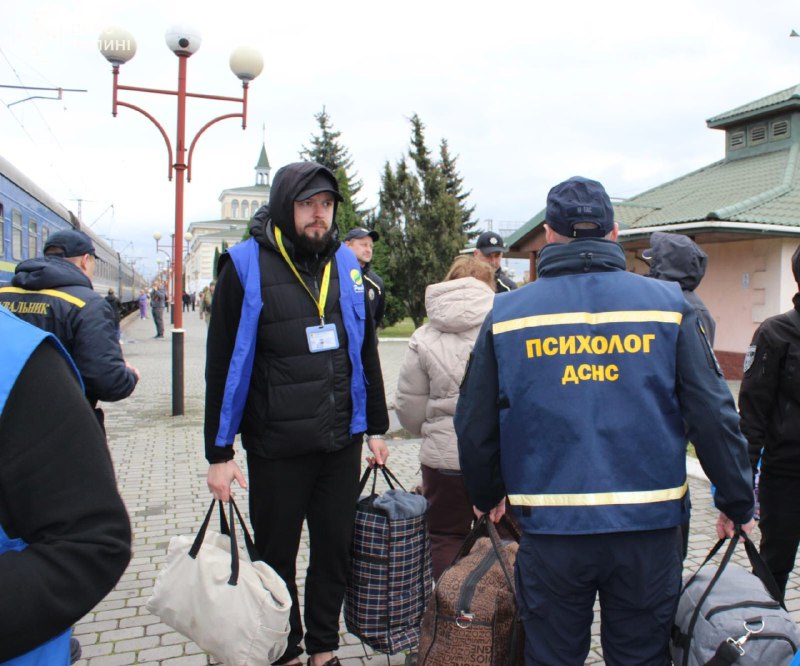 🚂На Волинь прибув евакуаційний потяг з Донеччини
15 людей, які вимушено залишили свої оселі через війну 🚂На Волинь прибув евакуаційний потяг з Донеччини
15 людей, які вимушено залишили свої оселі через війну