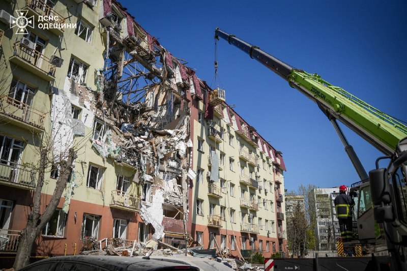 ‼️В Одесі завершені аварійно-рятувальні роботи на місцях ворожої атаки
На жаль, внаслідок обстрілів загинули 3 людини, серед них – 1 дитина ‼️В Одесі завершені аварійно-рятувальні роботи на місцях ворожої атаки
На жаль, внаслідок обстрілів загинули 3 людини, серед них – 1 дитина