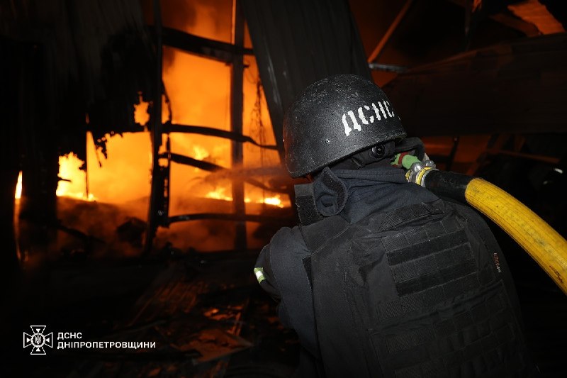 #Дніпропетровщина: росіяни завдали ударів по 6 районах області, виникли пожежі
📍У м #Дніпропетровщина: росіяни завдали ударів по 6 районах області, виникли пожежі
📍У м