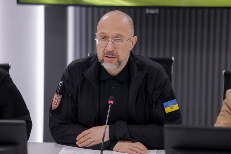 🇱🇻 Провів зустріч із Міністром оборони Латвії Андрісом Спрудсом.
Подякував за візит в Україну в ці важливі святкові дні 🇱🇻 Провів зустріч із Міністром оборони Латвії Андрісом Спрудсом.
Подякував за візит в Україну в ці важливі святкові дні
