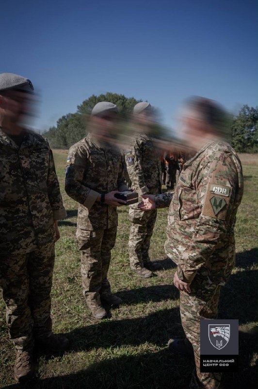 До лав ССО стають випускники 26-го Q-курсу
Це військовослужбовці з інших видів і родів військ ЗСУ До лав ССО стають випускники 26-го Q-курсу
Це військовослужбовці з інших видів і родів військ ЗСУ