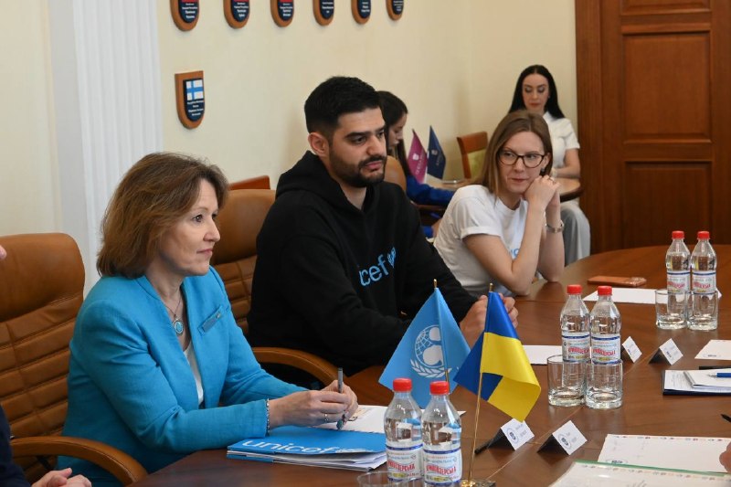 Безпечні школи, енергонезалежні лікарні, підтримка родин та дітей — про це говорили сьогодні під час зустрічі... Безпечні школи, енергонезалежні лікарні, підтримка родин та дітей — про це говорили сьогодні під час зустрічі...