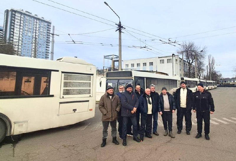 Кропивничани – Одесі. 10 автобусів КП «Електротранс» прибули до Одеси для підсилення пасажирських перевезень.
Одесити потребують підтримки Кропивничани – Одесі. 10 автобусів КП «Електротранс» прибули до Одеси для підсилення пасажирських перевезень.
Одесити потребують підтримки