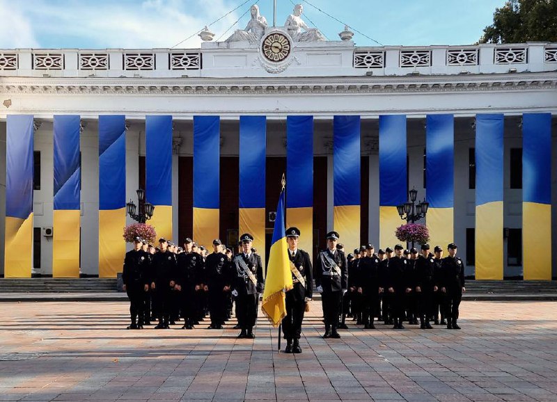 👮 Служити і захищати – основний принцип діяльності Національної поліції України.
Ваша повсякденна робота в мирний час 👮 Служити і захищати – основний принцип діяльності Національної поліції України.
Ваша повсякденна робота в мирний час