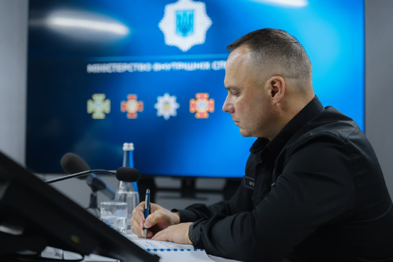 Під час перебування на Харківщині провів нараду щодо безпекових питань Під час перебування на Харківщині провів нараду щодо безпекових питань