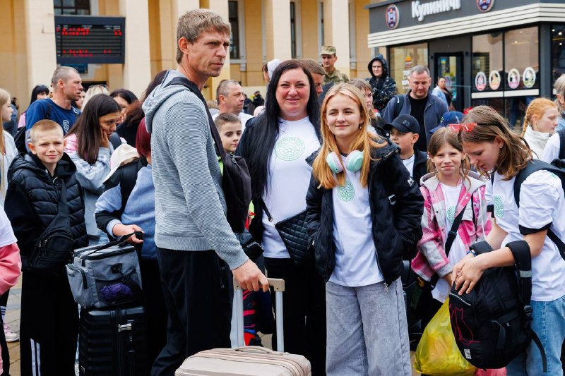 ☀️Перша група дітей із Харківщини вирушила на відпочинок у межах масштабного пілотного проєкту «Карпатська зміна». ☀️Перша група дітей із Харківщини вирушила на відпочинок у межах масштабного пілотного проєкту «Карпатська зміна».