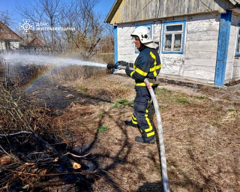 🔥На Житомирщині спроба спалити суху траву закінчилася госпіталізацією: у селі Студениця Житомирського району... 🔥На Житомирщині спроба спалити суху траву закінчилася госпіталізацією: у селі Студениця Житомирського району...