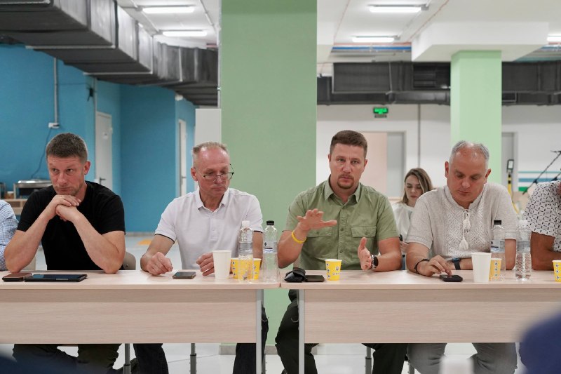 Разом із міністром у справах громад, територій та ВПО Віталієм Безгіним працювали в прикордонній Корюківській громаді. Разом із міністром у справах громад, територій та ВПО Віталієм Безгіним працювали в прикордонній Корюківській громаді.