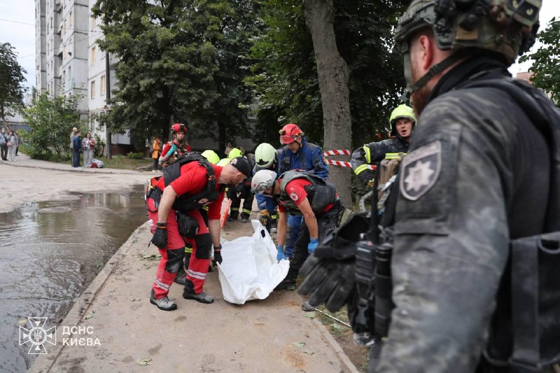 #Київ: внаслідок російської атаки у ніч проти 6 липня загинуло 9 людей та 43 особи отримали травми, зокрема 2 дитини #Київ: внаслідок російської атаки у ніч проти 6 липня загинуло 9 людей та 43 особи отримали травми, зокрема 2 дитини